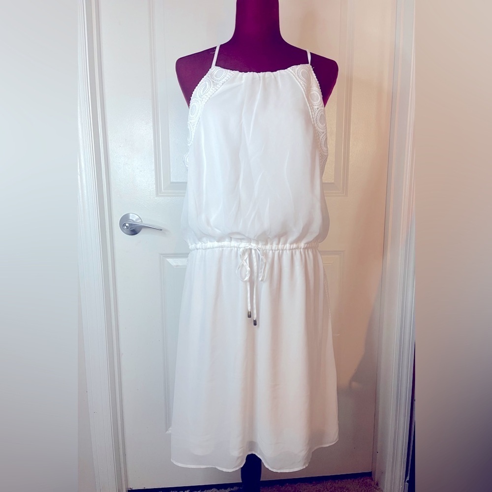 C White Sleeveless Tie Waist A-Line Dress W/ Embroidered Side Details. XL. EUC.